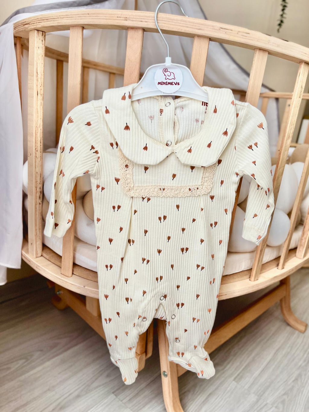 Dantel Detaylı Çiçekli Örme Tulum